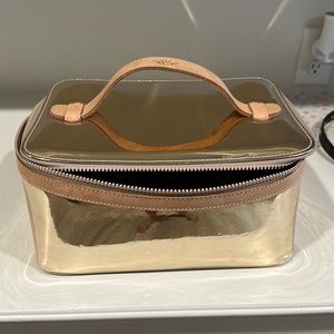 hold consuls train case